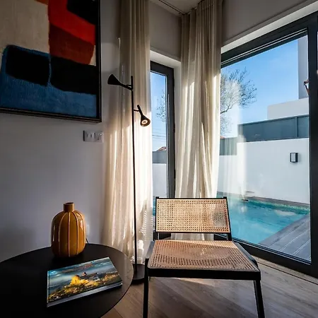 Heated Pool & Sauna Bliss - Luxury 4br