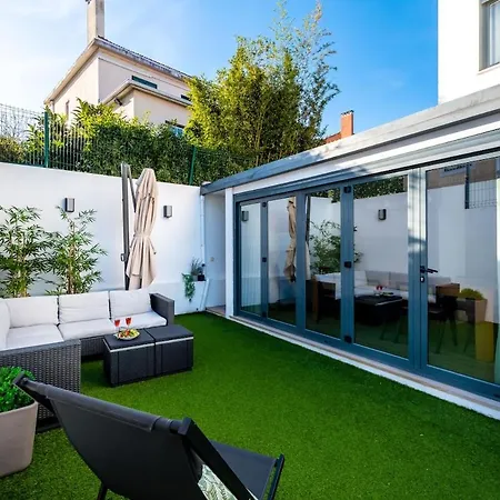 Heated Pool & Sauna Bliss - Luxury 4br