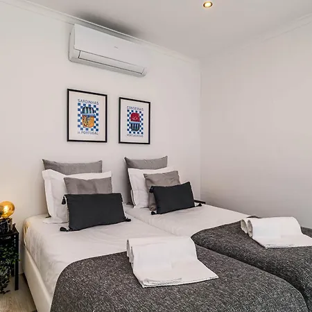 Heated Pool & Sauna Bliss - Luxury 4br Villa Lisboa