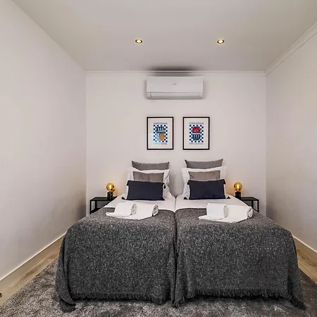 Heated Pool & Sauna Bliss - Luxury 4br *