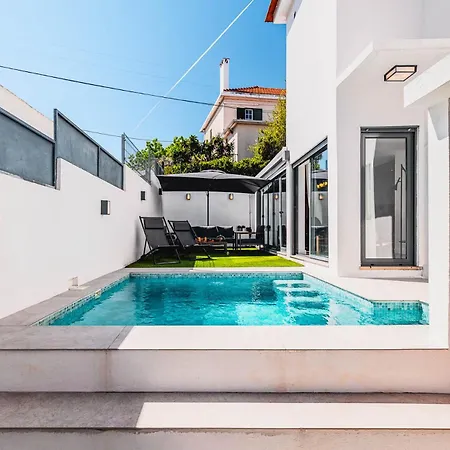 Heated Pool & Sauna Bliss - Luxury 4br Villa