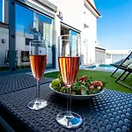 Βίλα Heated Pool & Sauna Bliss - Luxury 4br
