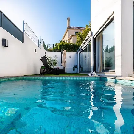 Heated Pool & Sauna Bliss - Luxury 4br *