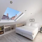Heated Pool & Sauna Bliss - Luxury 4br Lisbon