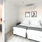 Heated Pool & Sauna Bliss - Luxury 4br