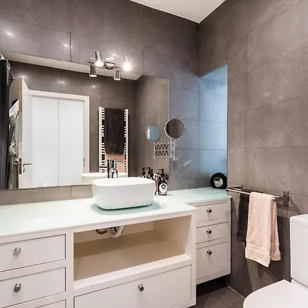 Luxury Heated Pool & Sauna - No Parties Allowed Villa