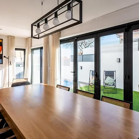 Luxury Heated Pool & Sauna - No Parties Allowed *