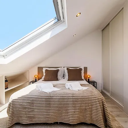Heated Pool & Sauna Bliss - Luxury 4br Лиссабон