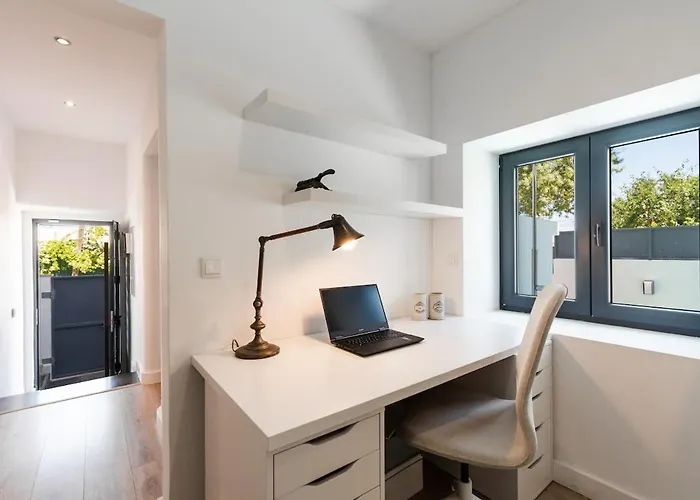 Heated Pool & Sauna Bliss - Luxury 4br Lisboa