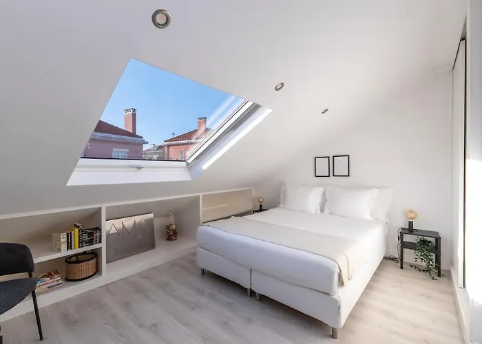 Heated Pool & Sauna Bliss - Luxury 4br Lisboa