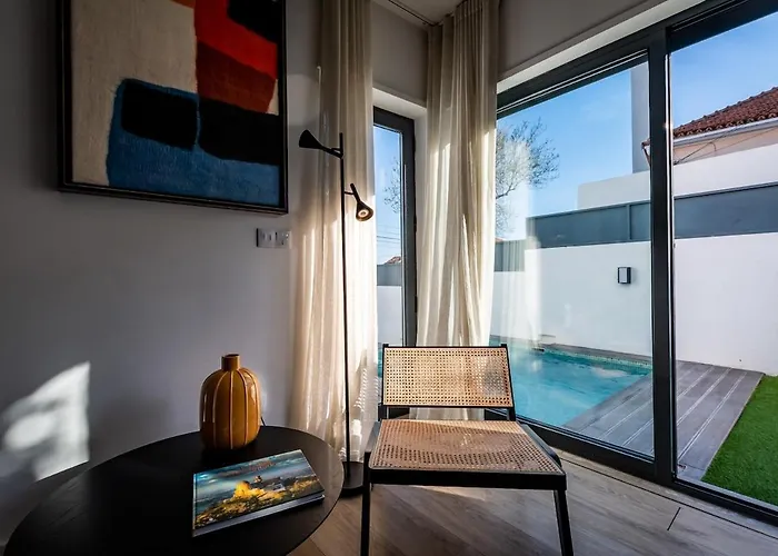 Heated Pool & Sauna Bliss - Luxury 4br