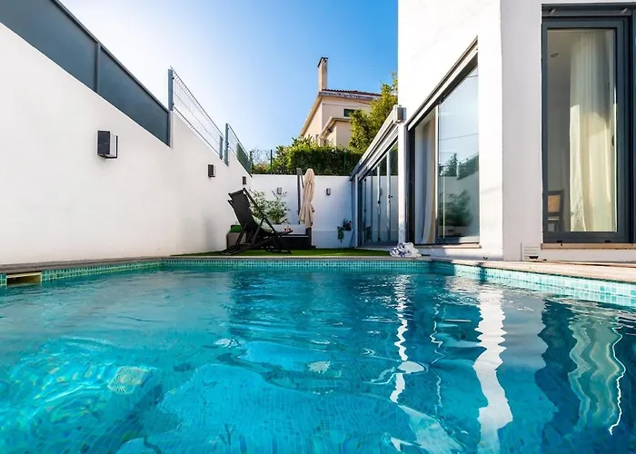 Heated Pool & Sauna Bliss - Luxury 4br *