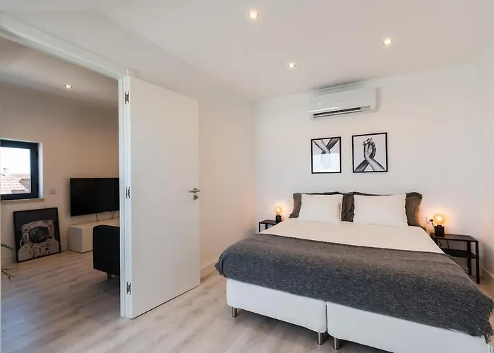 Villa Heated Pool & Sauna Bliss - Luxury 4br