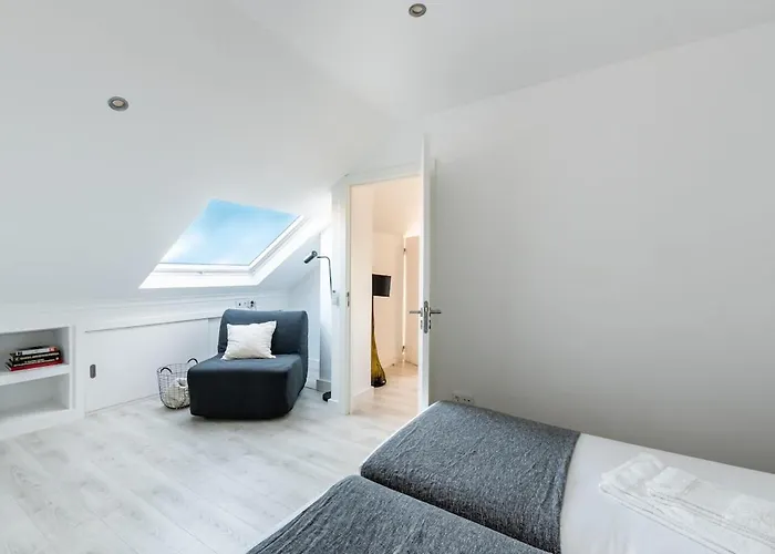 Heated Pool & Sauna Bliss - Luxury 4br * Лиссабон