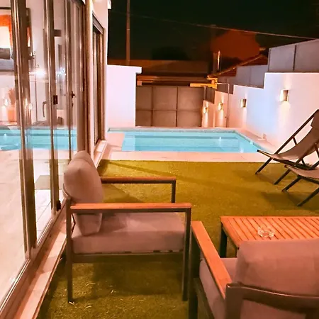 빌라 Luxury Heated Pool & Sauna - No Parties Allowed *