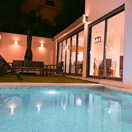 빌라 Luxury Heated Pool & Sauna - No Parties Allowed *