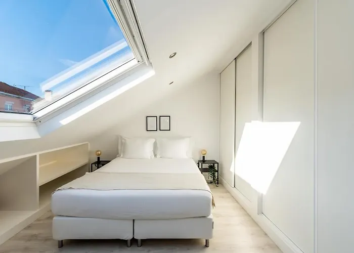 Heated Pool & Sauna Bliss - Luxury 4br Villa Lissabon