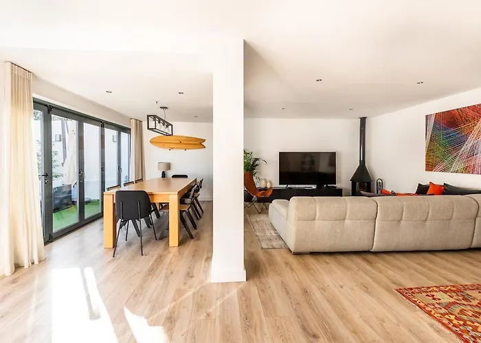 Heated Pool & Sauna Bliss - Luxury 4br Villa *