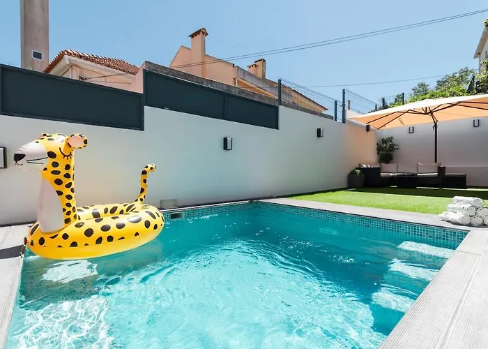 Heated Pool & Sauna Bliss - Luxury 4br Lissabon